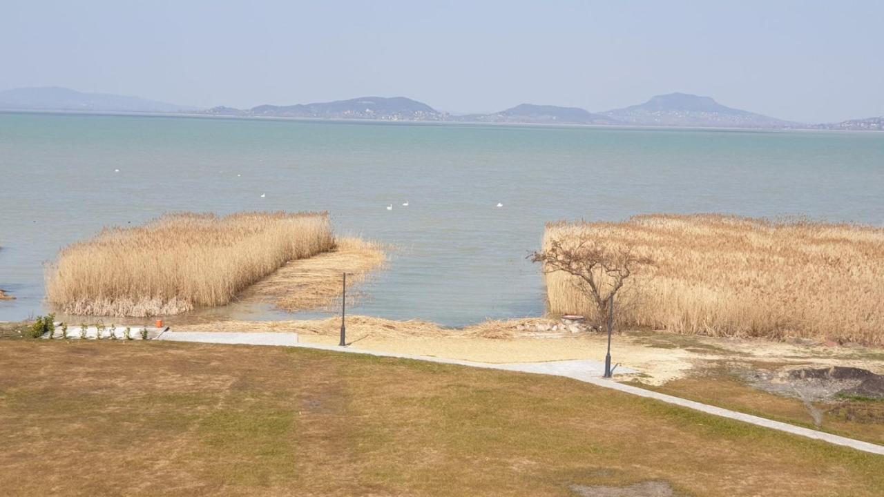 Fenyves Beach Apartman Delux Балатонфенивес Екстериор снимка